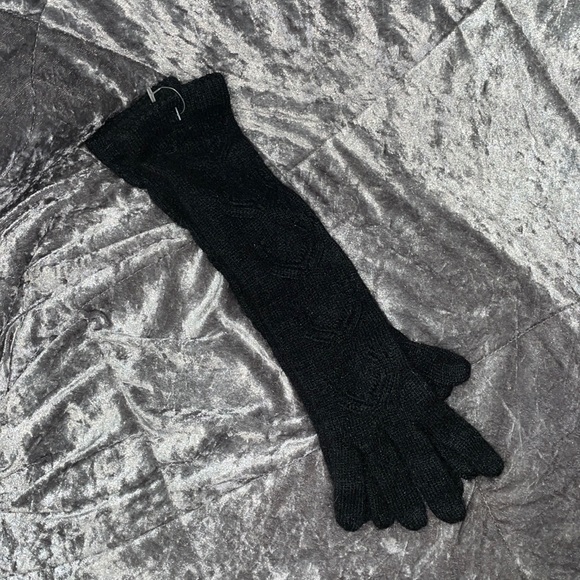 Carolina Amato Accessories - Carolina Amato Forearm Length Gloves